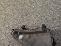 Geanta cadru bicicleta (nu trimit prin curier sau posta)